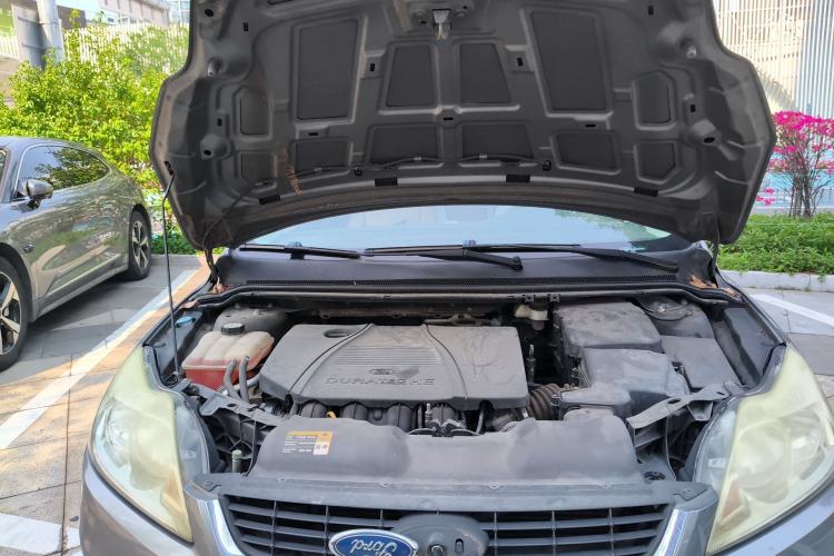 Used Ford Focus 2009 Sedan 1.8L Automatic Fashion Edition Engine Bay