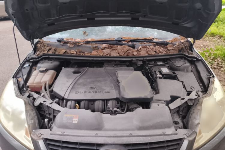 Used Ford Focus 2009 Sedan 1.8L Automatic Fashion Edition Engine Bay