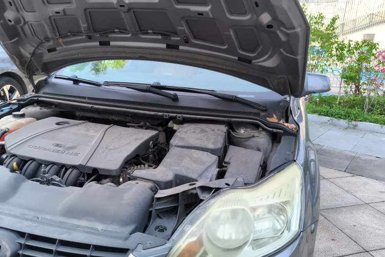 Used Ford Focus 2009 Sedan 1.8L Automatic Fashion Edition Engine Bay Left