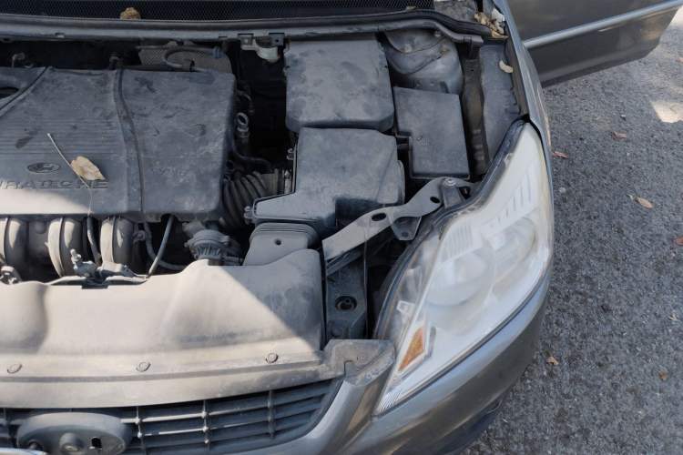 Used Ford Focus 2009 Sedan 1.8L Automatic Fashion Edition Engine Bay Left