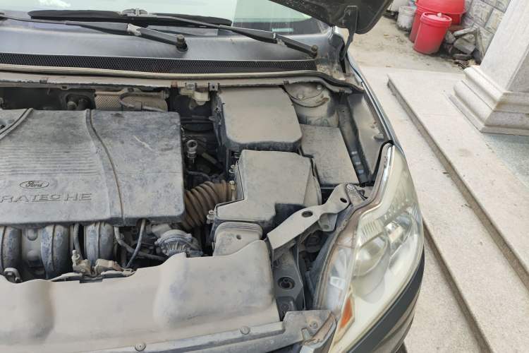 Used Ford Focus 2009 Sedan 1.8L Automatic Fashion Edition Engine Bay Left