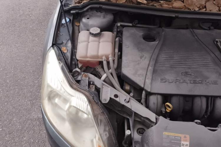 Used Ford Focus 2009 Sedan 1.8L Automatic Fashion Edition Engine Bay Right