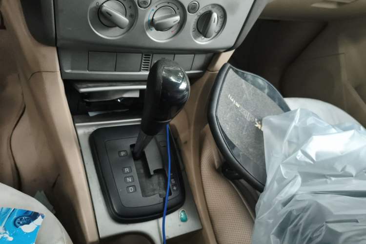 Used Ford Focus 2009 Sedan 1.8L Automatic Fashion Edition Gear Lever