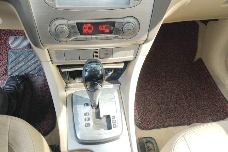 Used Ford Focus 2009 Sedan 1.8L Automatic Fashion Edition Gear Lever
