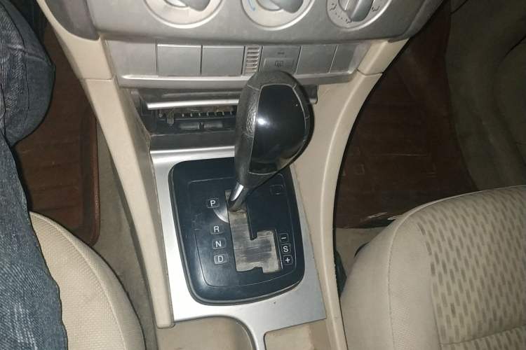 Used Ford Focus 2009 Sedan 1.8L Automatic Fashion Edition Gear Lever