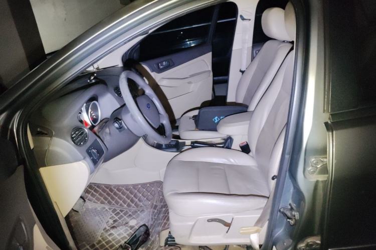 Used Ford Focus 2009 Sedan 1.8L Automatic Fashion Edition Left Front Seat