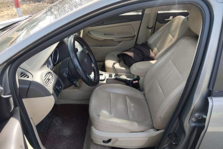Used Ford Focus 2009 Sedan 1.8L Automatic Fashion Edition Left Front Seat