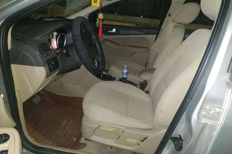 Used Ford Focus 2009 Sedan 1.8L Automatic Fashion Edition Left Front Seat