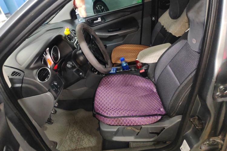 Used Ford Focus 2009 Hatchback 2.0L Manual Sport Model Left Front Seat