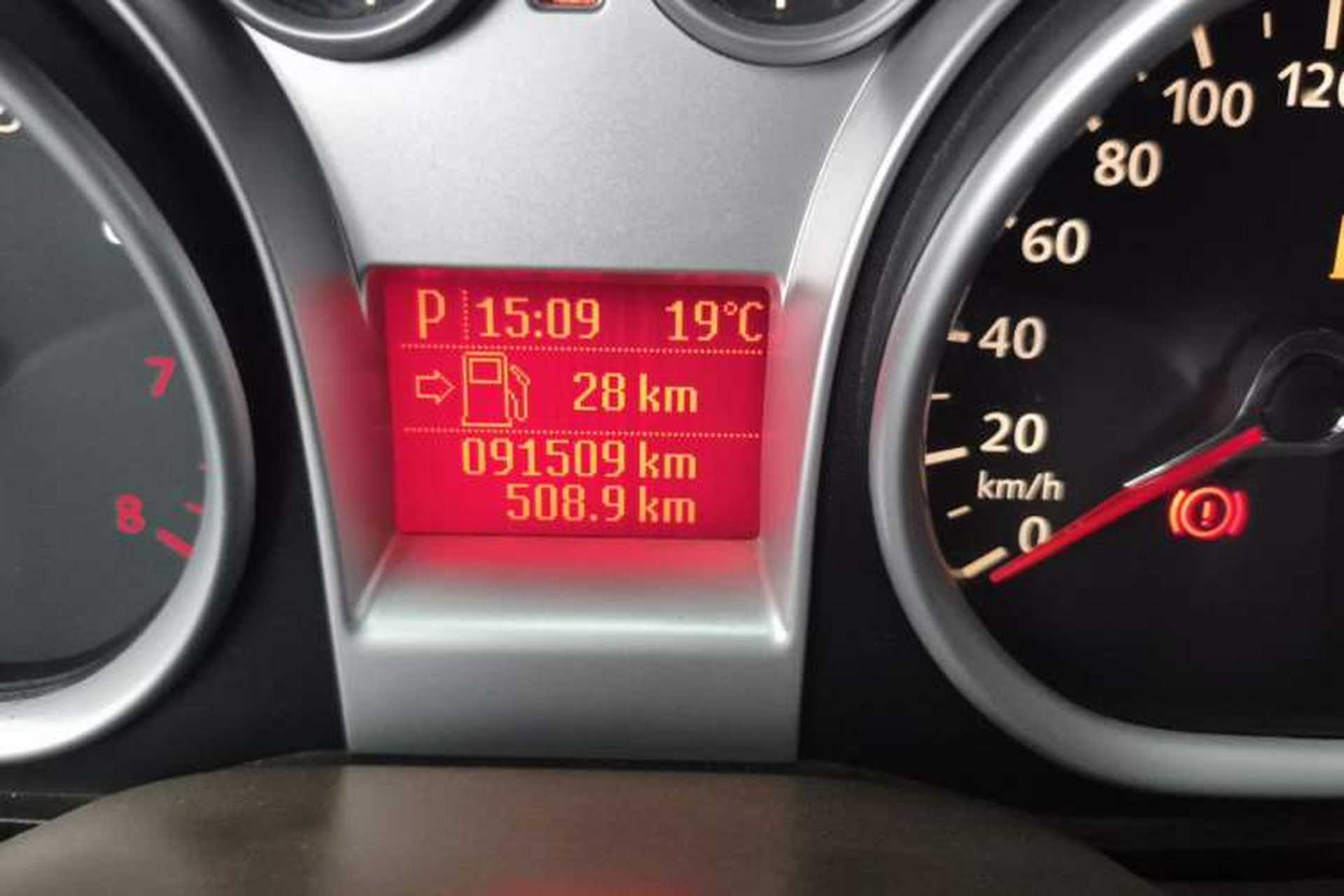 Used Ford Focus 2009 Sedan 1.8L Automatic Fashion Edition Odometer Close Up