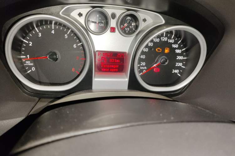 Used Ford Focus 2009 Sedan 1.8L Automatic Fashion Edition Odometer Close Up