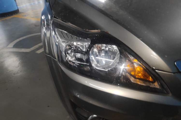 Used Ford Focus 2009 Hatchback 2.0L Manual Sport Model Right Front Headlight