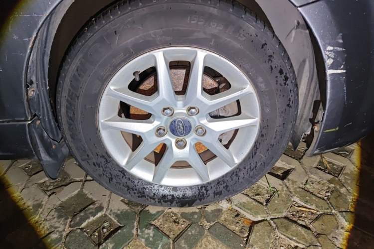 Used Ford Focus 2009 Hatchback 1.8L Automatic Fashion Edition Right Front Wheel Hub