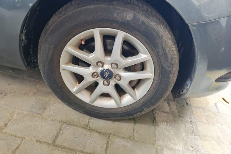 Used Ford Focus 2009 Sedan 1.8L Automatic Fashion Edition Right Front Wheel Hub