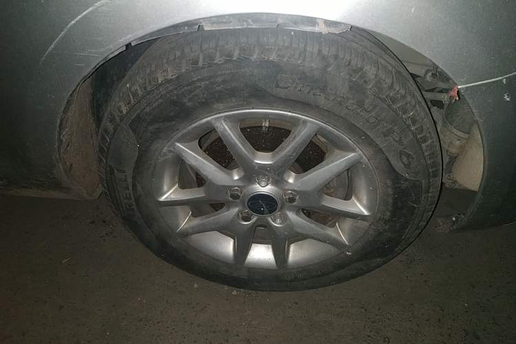 Used Ford Focus 2009 Sedan 1.8L Automatic Fashion Edition Right Front Wheel Hub