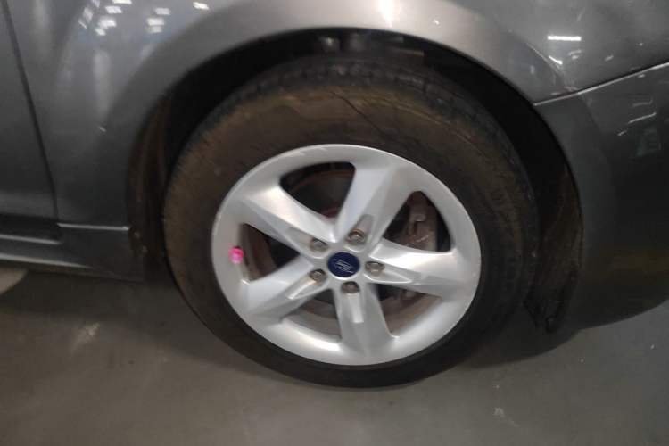 Used Ford Focus 2009 Hatchback 2.0L Manual Sport Model Right Front Wheel Hub