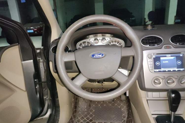 Used Ford Focus 2009 Sedan 1.8L Automatic Fashion Edition Steering Wheel