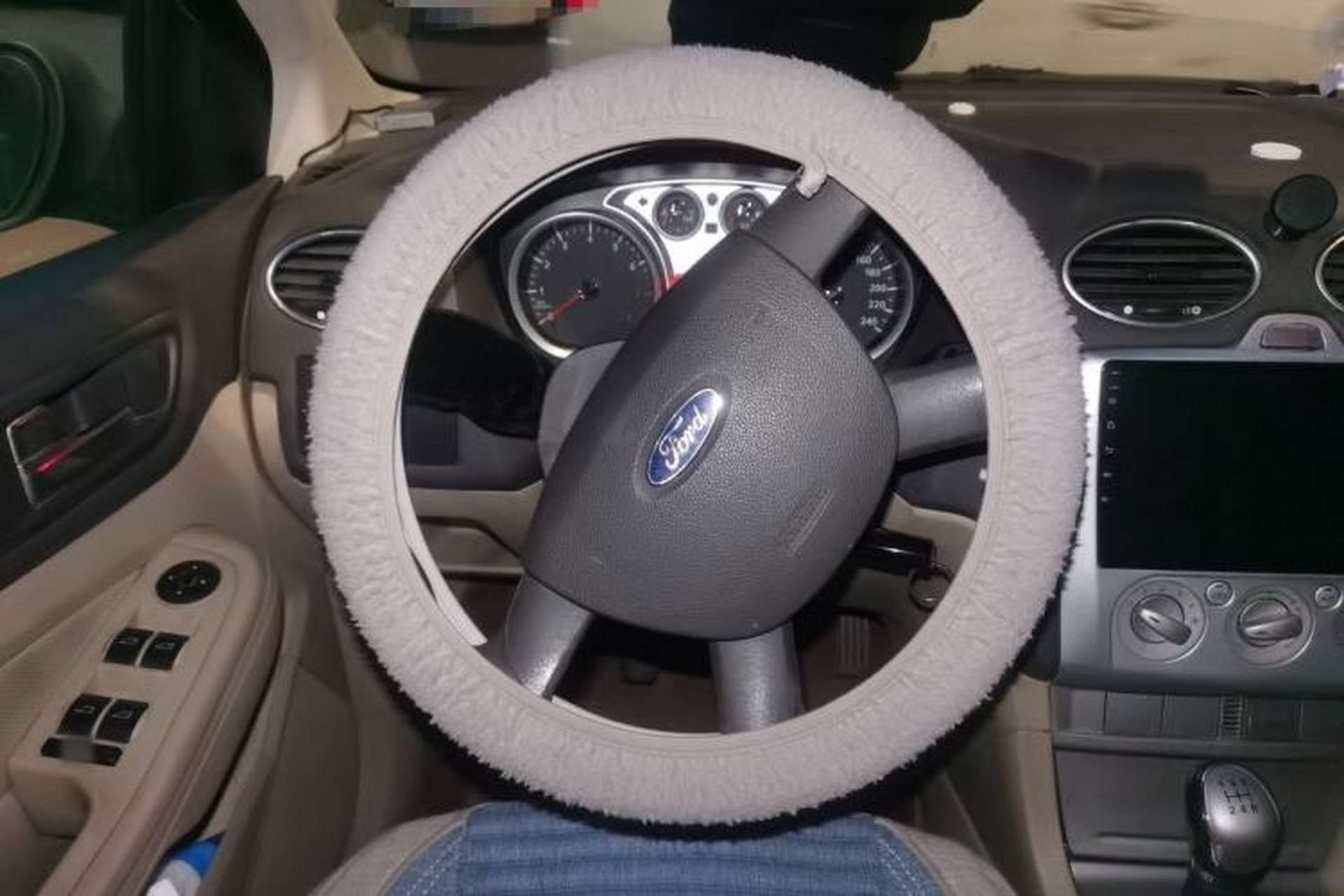 Used Ford Focus 2009 Sedan 1.8L Manual Comfort Model Steering Wheel