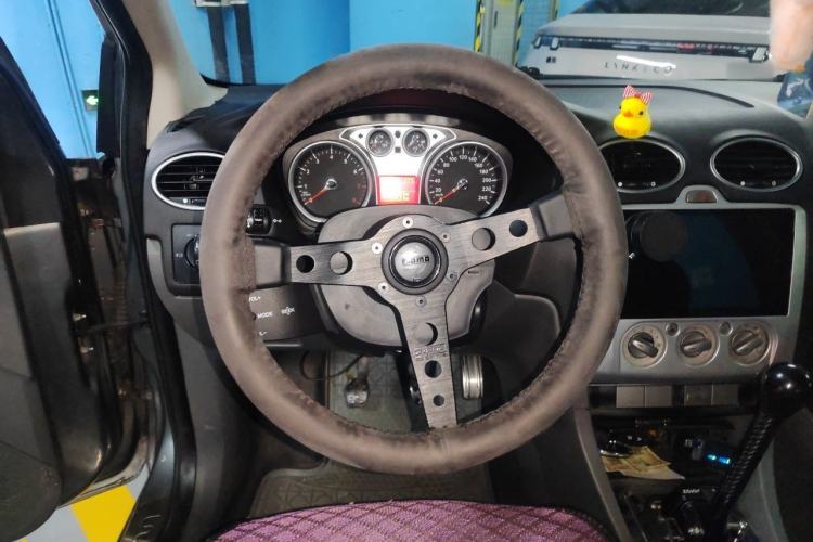 Used Ford Focus 2009 Hatchback 2.0L Manual Sport Model Steering Wheel