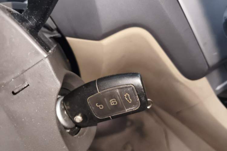 Used Ford Focus 2009 Sedan 1.8L Automatic Fashion Edition Vehicle Key