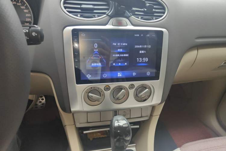 Used Ford Focus 2009 Sedan 1.8L Automatic Fashion Edition Audio And AC Panel