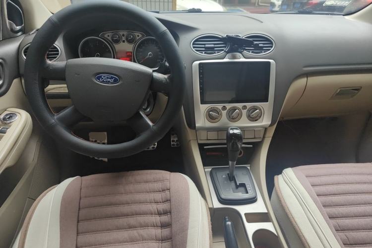 Used Ford Focus 2009 Sedan 1.8L Automatic Fashion Edition Center Console