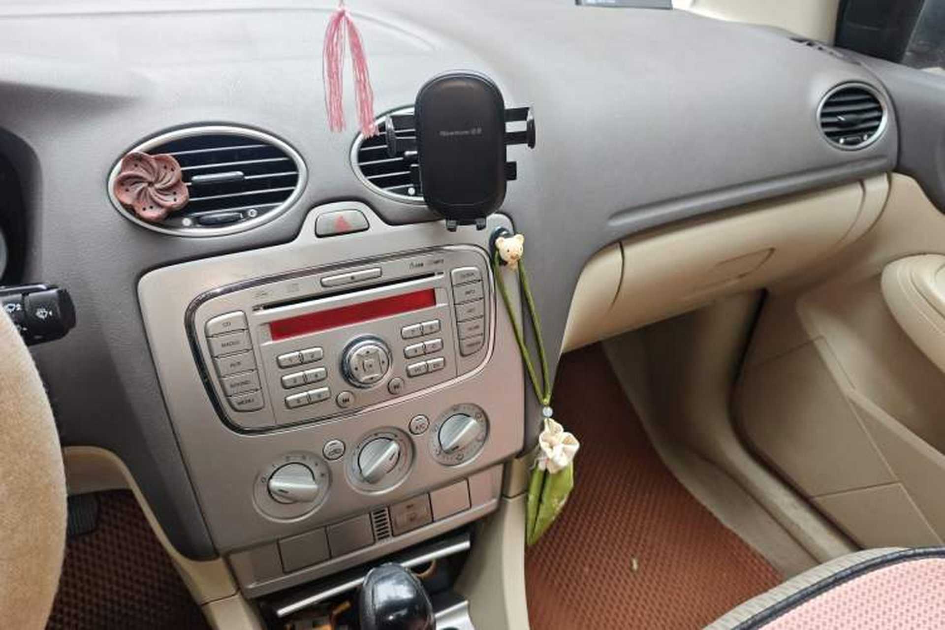 Used Ford Focus 2009 Hatchback 1.8L Automatic Fashion Edition Audio And AC Panel