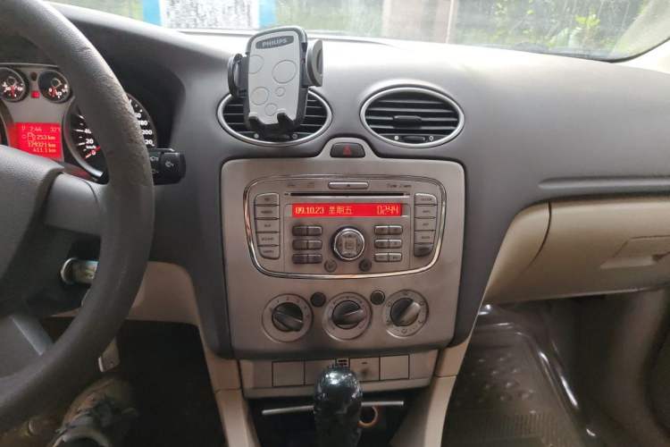 Used Ford Focus 2009 Hatchback 1.8L Automatic Fashion Edition Audio And AC Panel