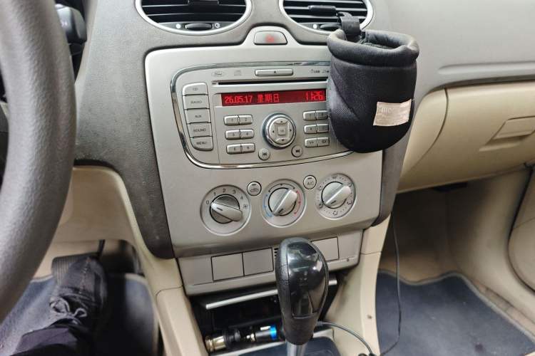 Used Ford Focus 2009 Hatchback 1.8L Automatic Fashion Edition Audio And AC Panel