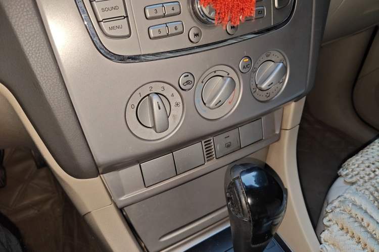 Used Ford Focus 2009 Hatchback 1.8L Automatic Fashion Edition Audio And AC Panel