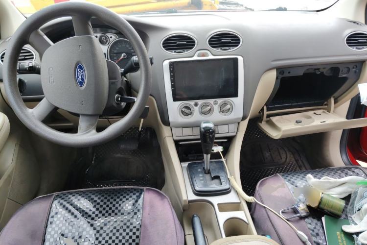 Used Ford Focus 2009 Hatchback 1.8L Automatic Fashion Edition Center Console