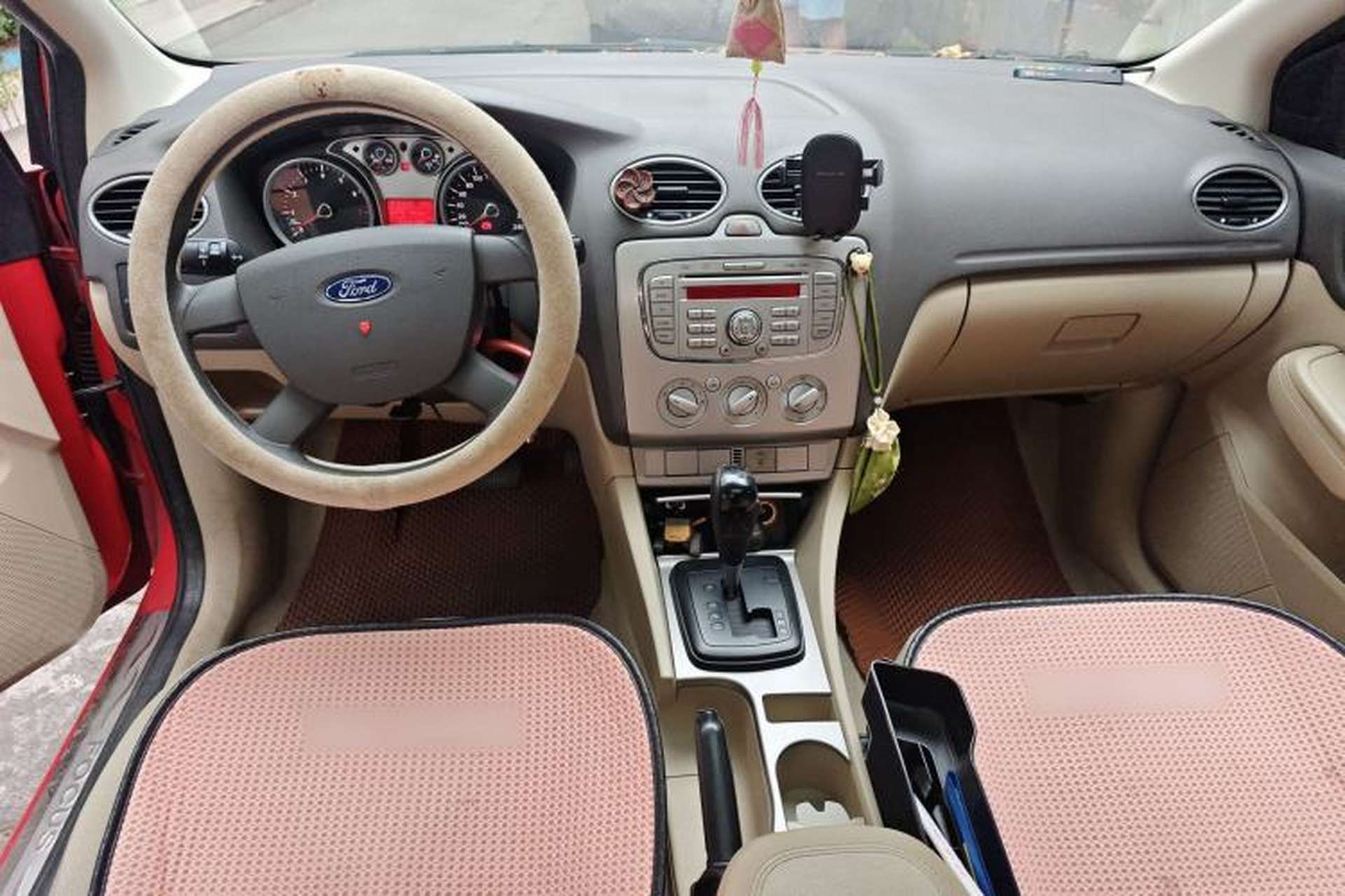 Used Ford Focus 2009 Hatchback 1.8L Automatic Fashion Edition Center Console