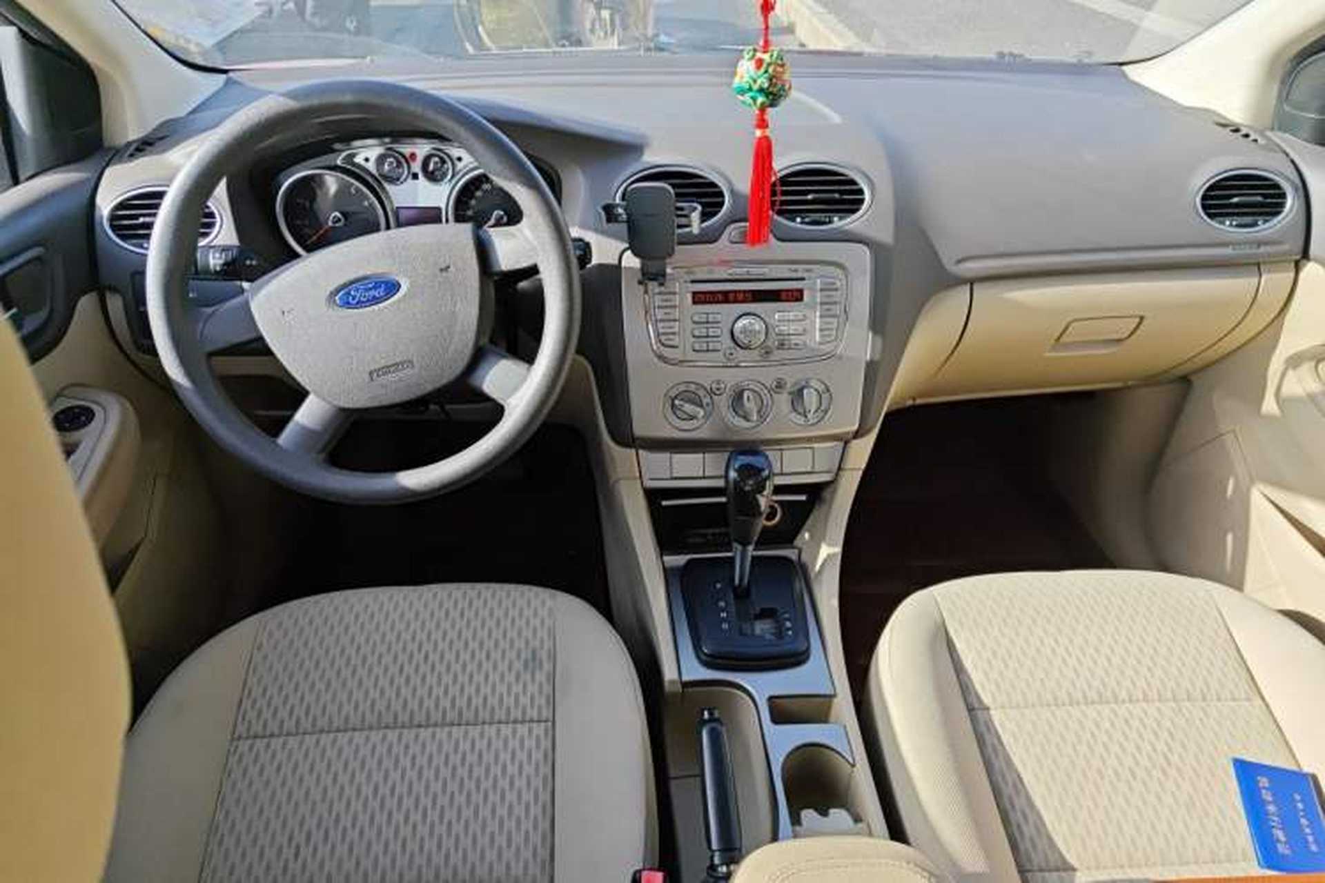 Used Ford Focus 2009 Hatchback 1.8L Automatic Fashion Edition Center Console