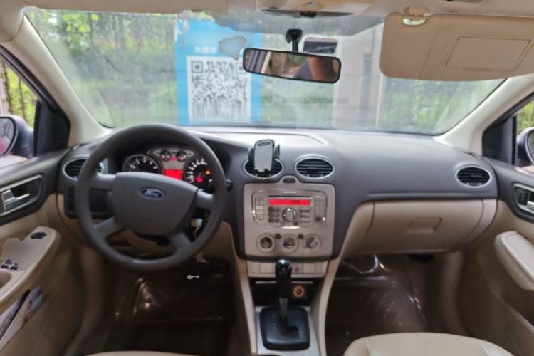 Used Ford Focus 2009 Hatchback 1.8L Automatic Fashion Edition Center Console