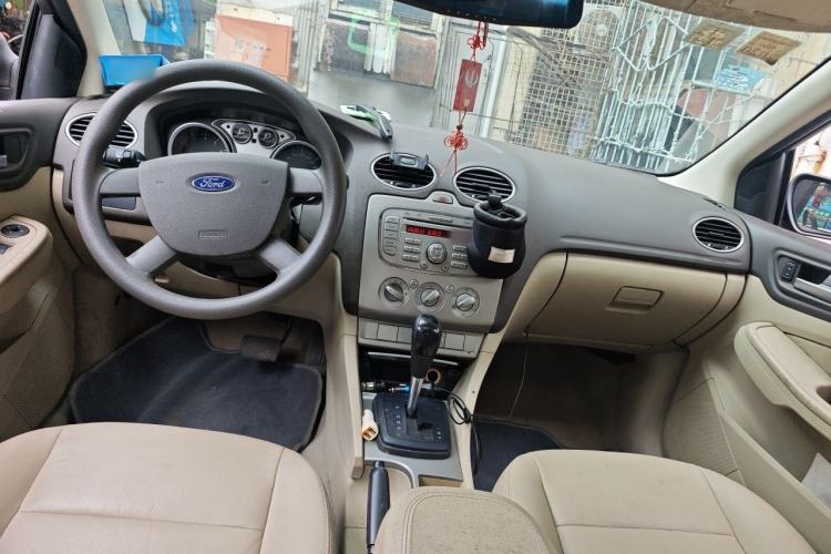 Used Ford Focus 2009 Hatchback 1.8L Automatic Fashion Edition Center Console
