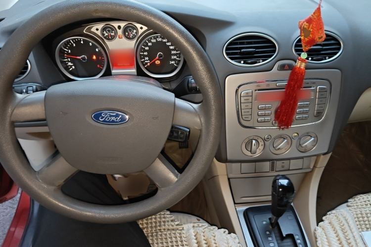 Used Ford Focus 2009 Hatchback 1.8L Automatic Fashion Edition Center Console