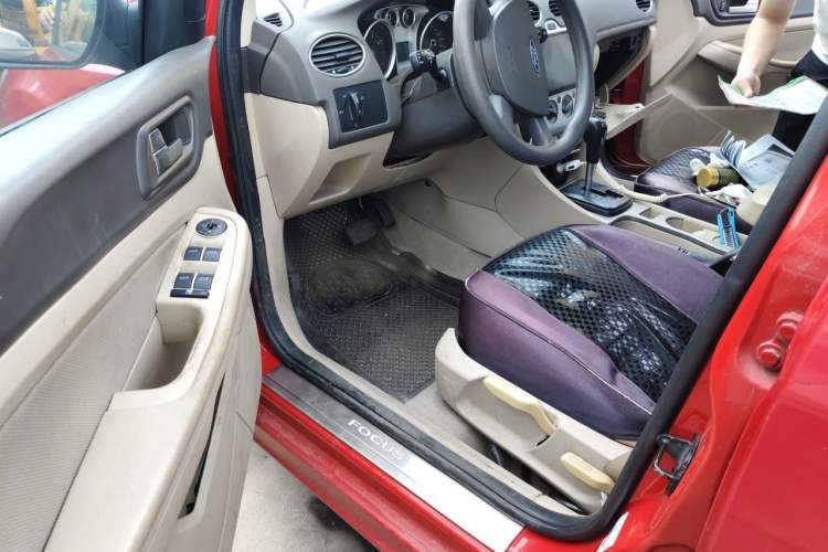 Used Ford Focus 2009 Hatchback 1.8L Automatic Fashion Edition Driver Seat