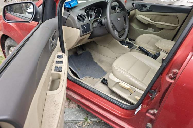 Used Ford Focus 2009 Hatchback 1.8L Automatic Fashion Edition Driver Seat