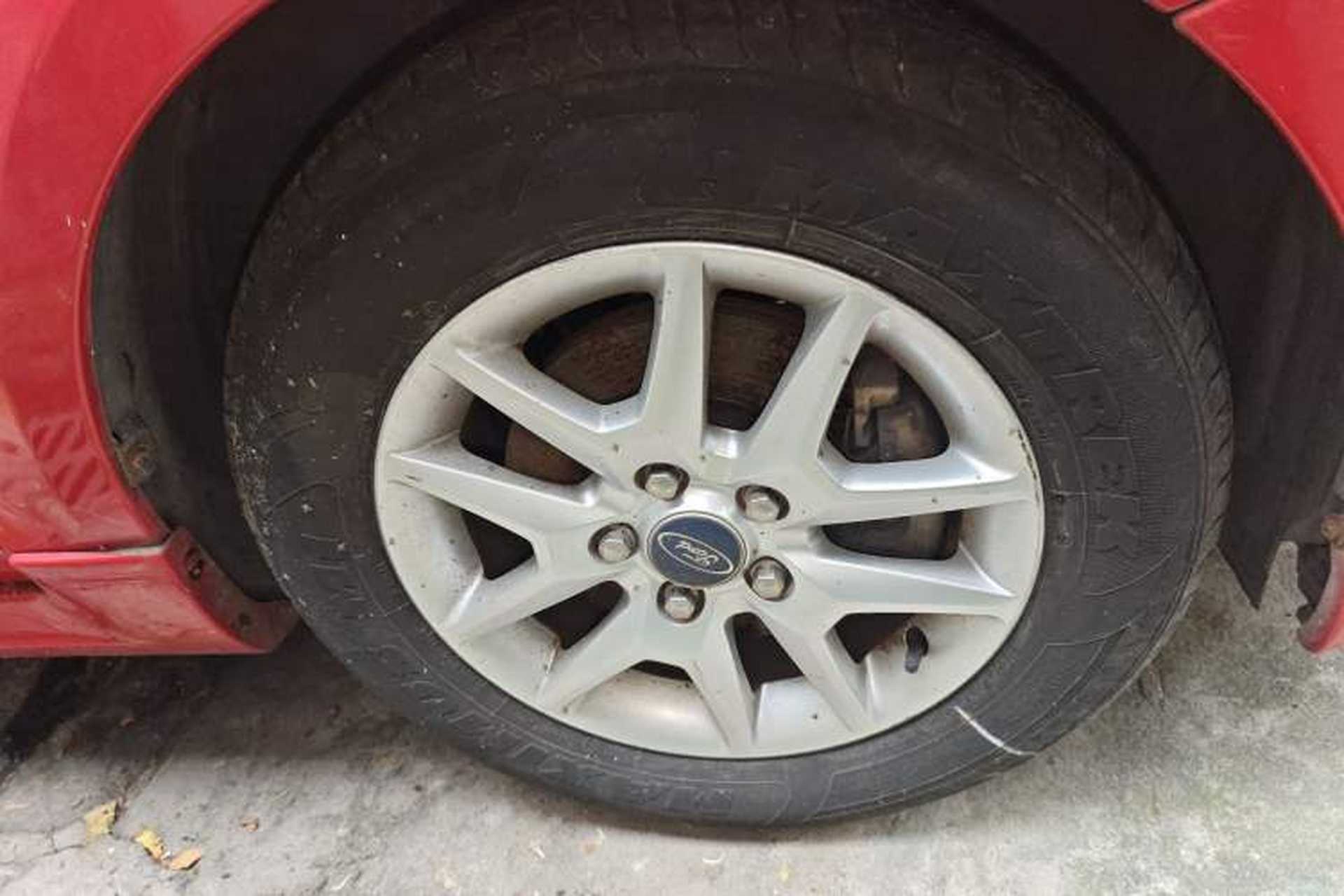Used Ford Focus 2009 Hatchback 1.8L Automatic Fashion Edition Right Front Wheel Hub
