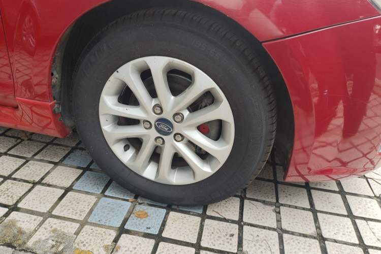 Used Ford Focus 2009 Hatchback 1.8L Automatic Fashion Edition Right Front Wheel Hub