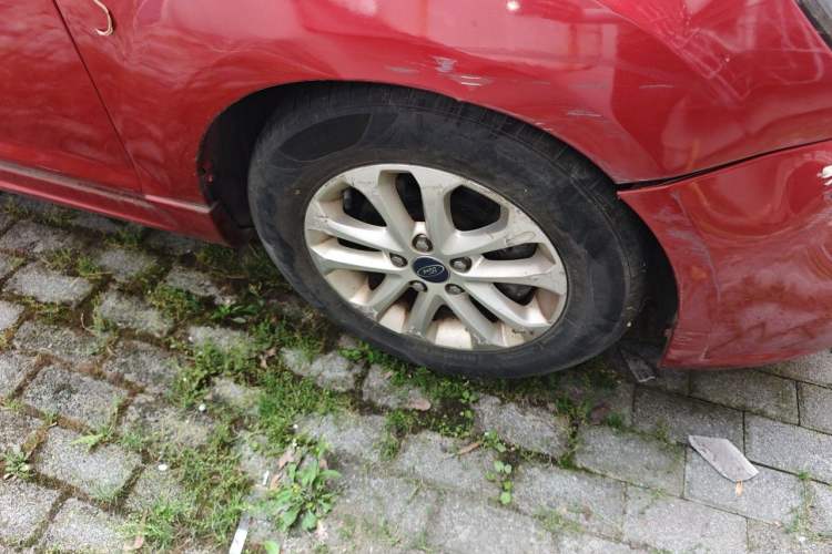 Used Ford Focus 2009 Hatchback 1.8L Automatic Fashion Edition Right Front Wheel Hub