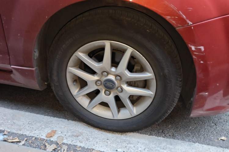 Used Ford Focus 2009 Hatchback 1.8L Automatic Fashion Edition Right Front Wheel Hub