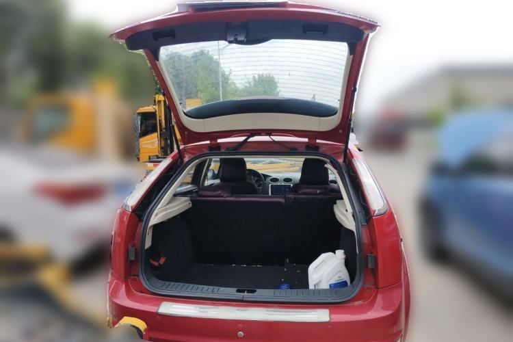 Used Ford Focus 2009 Hatchback 1.8L Automatic Fashion Edition Trunk