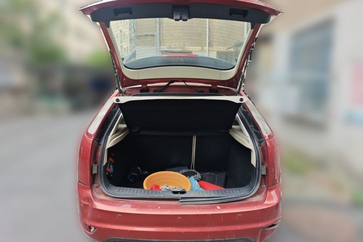 Used Ford Focus 2009 Hatchback 1.8L Automatic Fashion Edition Trunk