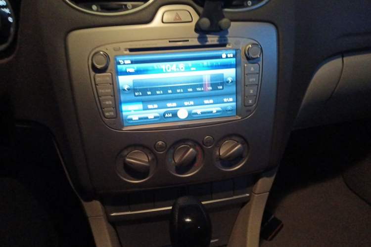 Used Ford Focus 2009 Sedan 1.8L Automatic Fashion Edition Audio And AC Panel