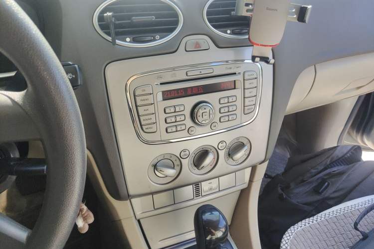 Used Ford Focus 2009 Sedan 1.8L Automatic Fashion Edition Audio And AC Panel