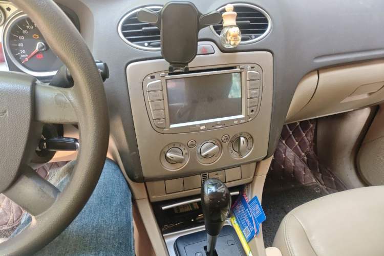 Used Ford Focus 2009 Sedan 1.8L Automatic Fashion Edition Audio And AC Panel