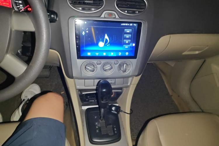 Used Ford Focus 2009 Sedan 1.8L Automatic Fashion Edition Audio And AC Panel