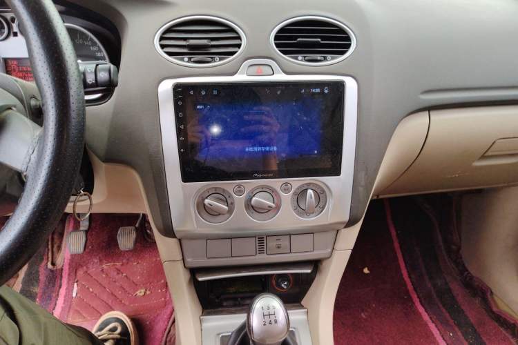 Used Ford Focus 2009 Sedan 1.8L Manual Comfort Model Audio And AC Panel