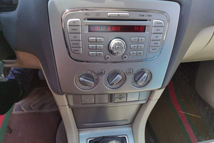 Used Ford Focus 2009 Sedan 1.8L Manual Comfort Model Audio And AC Panel